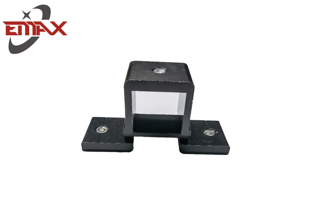 Schwarze Metallhalterung mit transparenter Mitte für Montage- und Gehäuseanwendungen